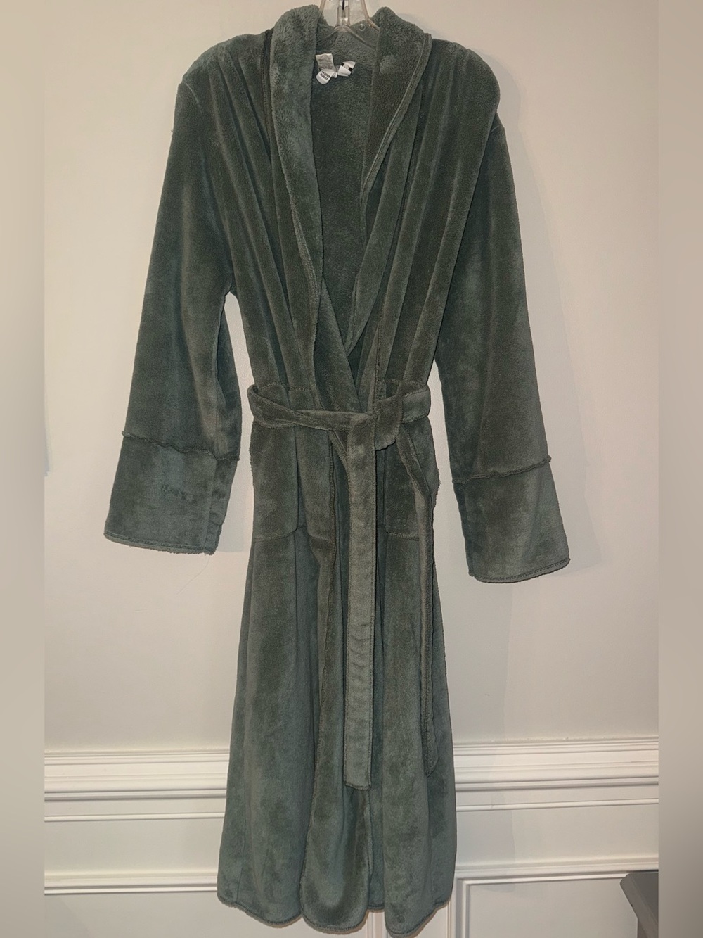 The Territory Ahead Sage Green PLUSH ROBE Bathrobe EUC  Medium / Large M/L